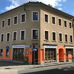 Old Town Bridge Hostel *