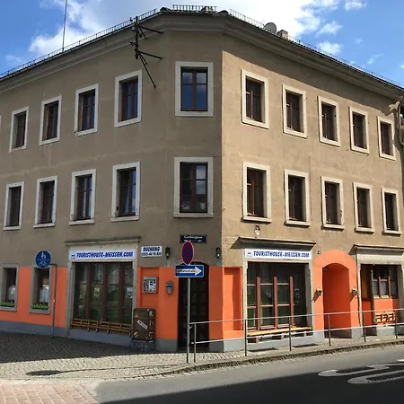 Old Town Bridge Hostel *
